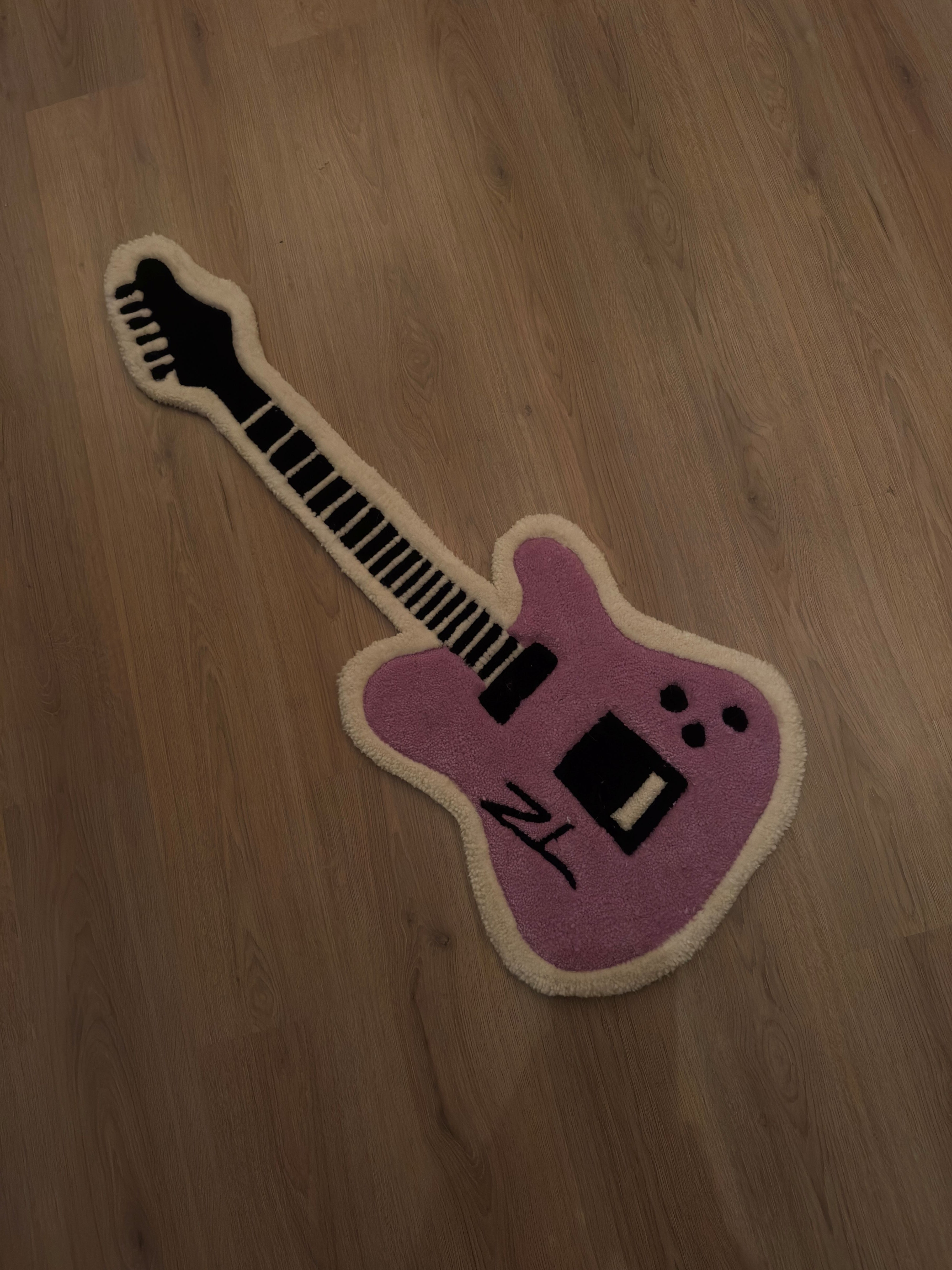 Rosa mgk inspirert gitar! 120x50cm
